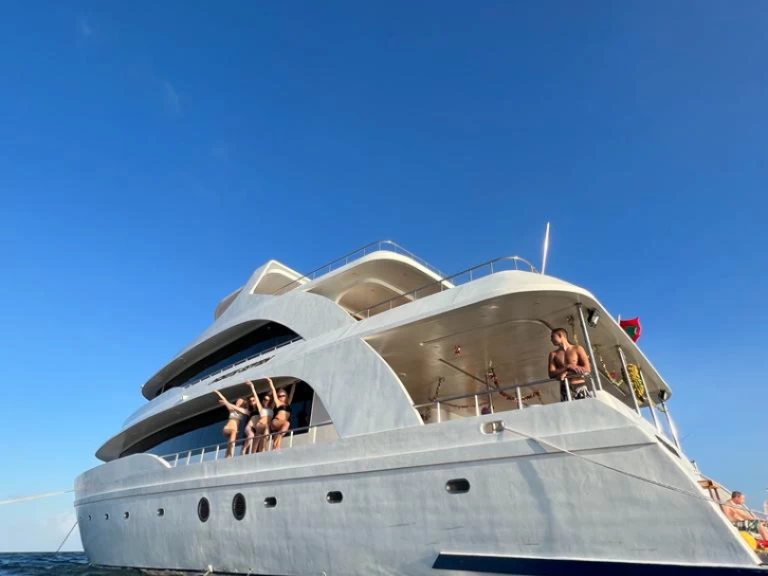 Pronájem Jachta v Male -Custom Made North Seven