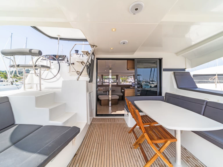 Pronájem Katamarán Lagoon s licencí