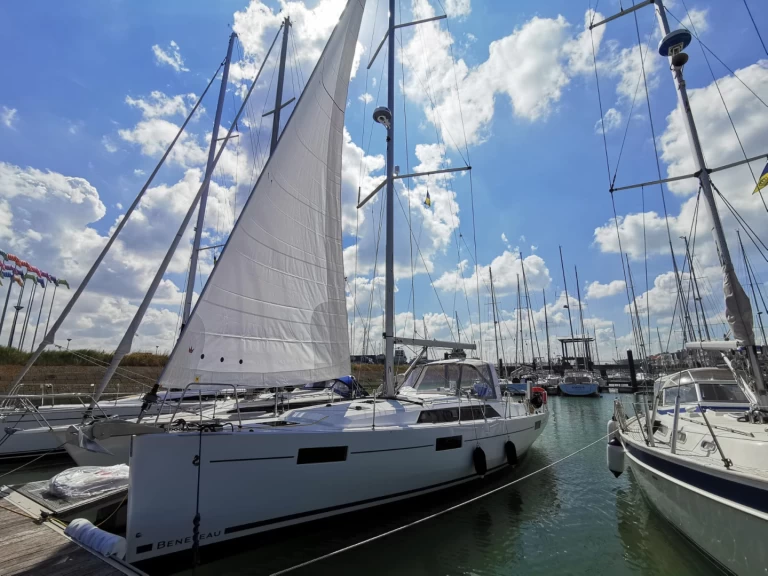Pronajmout Plachetnice se skipperem či ne Bénéteau v Kromme Hoek
