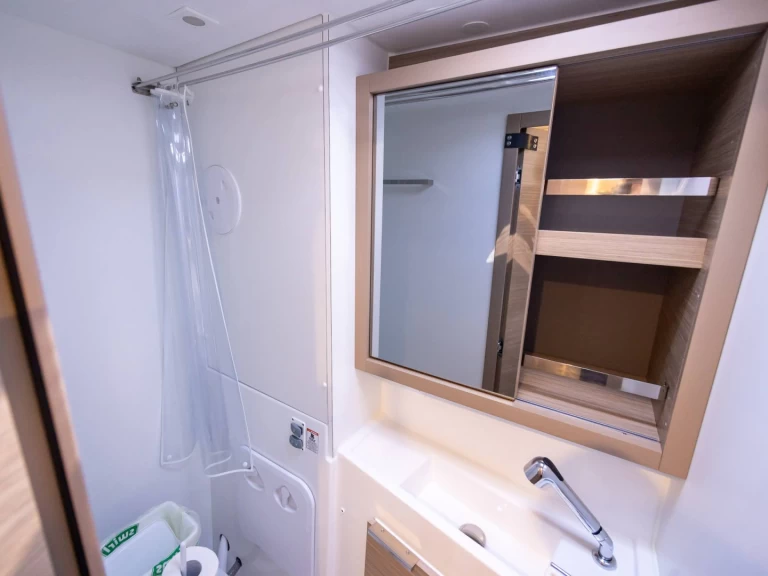 Pronájem Katamarán Lagoon s licencí