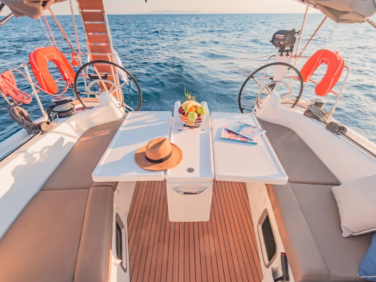 Pronájem lodi Jeanneau Sun Odyssey 410 v Alimos na Samboatu