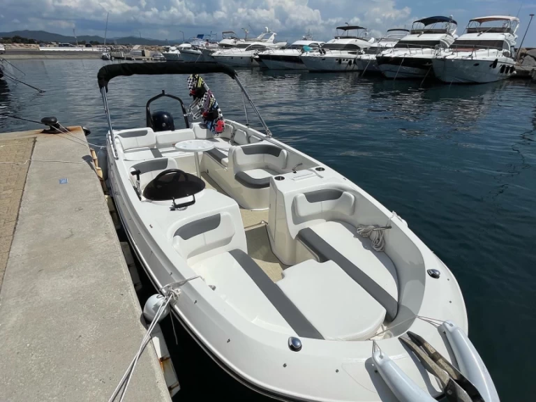 Pronájem lodi Bayliner Element E7 v Hyeres na Samboatu