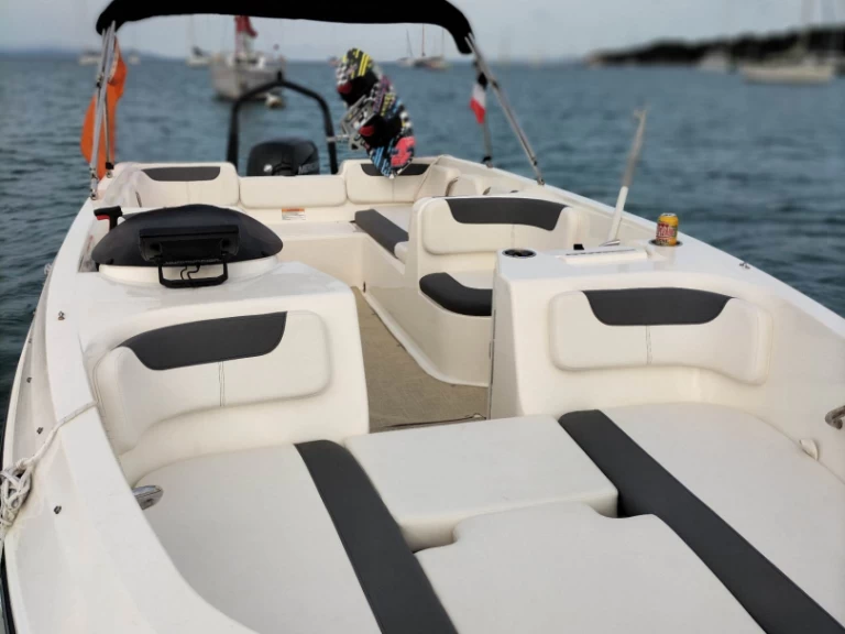 Pronájem Motorová loď v Hyeres -Bayliner Element E7