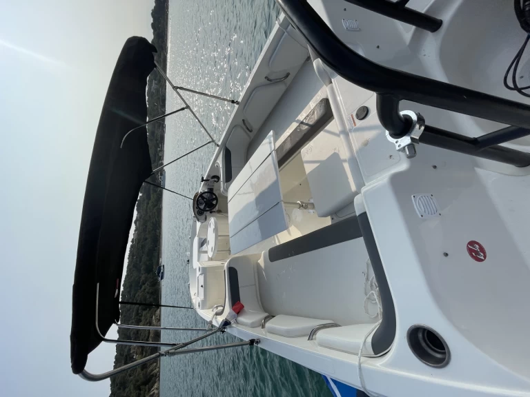 Pronájem Motorová loď Bayliner s licencí