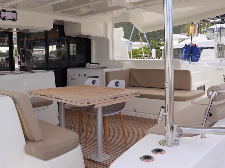 Pronájem lodi Road Town lákavé ceny Lagoon 46