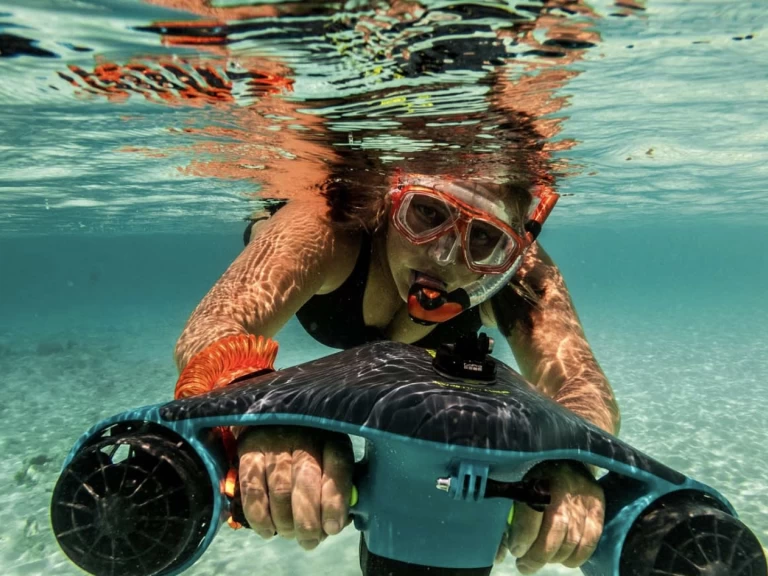 Pronajmout Motorová loď se skipperem či ne Bénéteau v Cannes