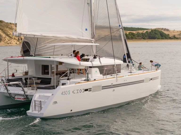 Pronajmout si Lagoon Lagoon 450 Sport Top v Bas du Fort