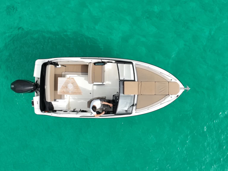 Pronájem Motorová loď Quicksilver s licencí