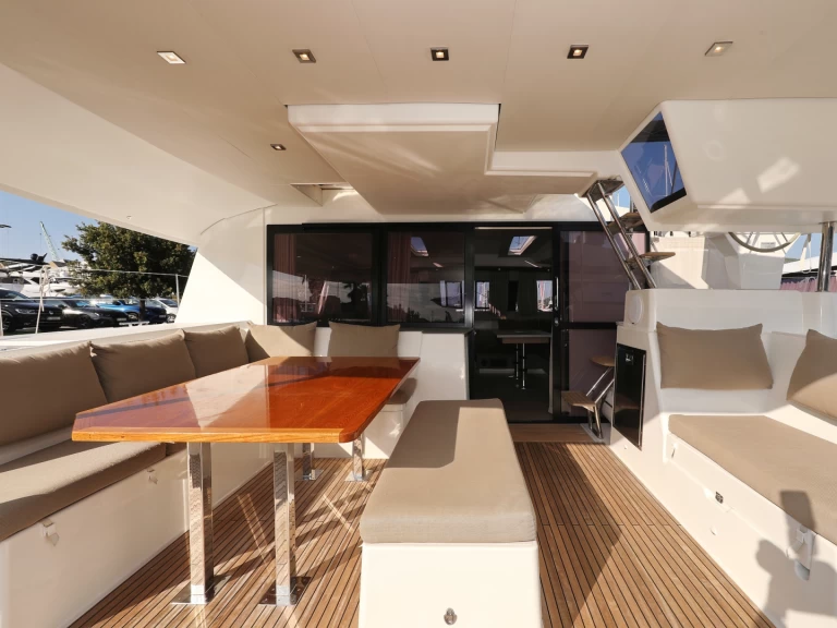 Pronajmout si Fountaine Pajot Saba 50 v Trogir