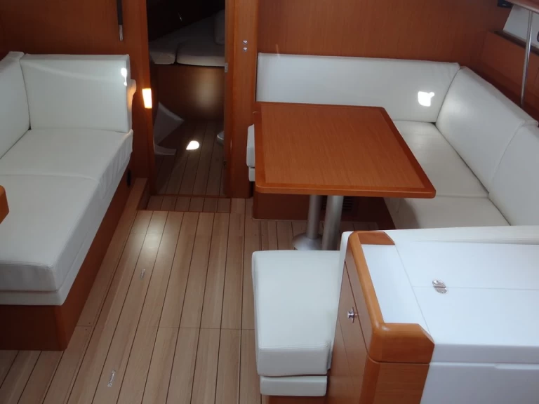 Jeanneau Sun Odyssey 41DS jednotlivci a charterové společnosti v Göcek 
