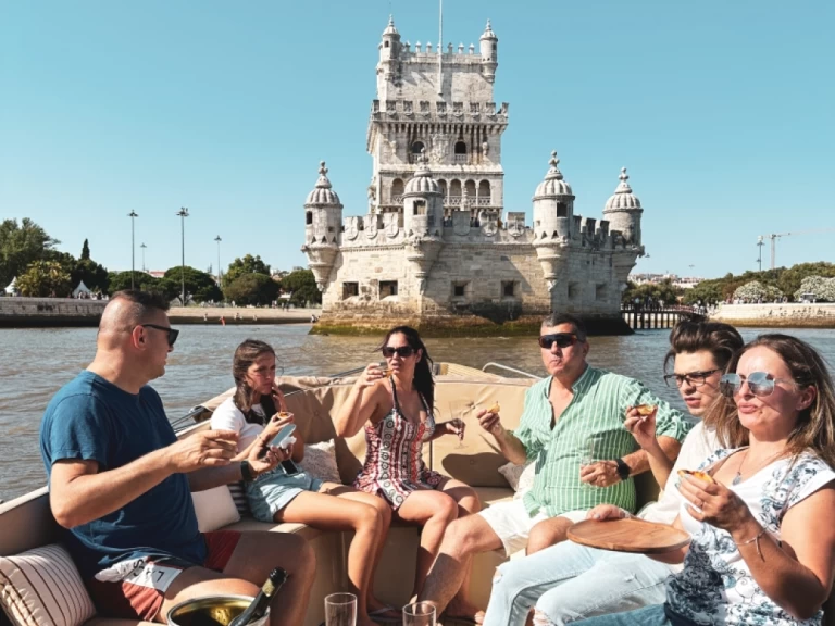 Pronájem Motorová loď Maril s licencí