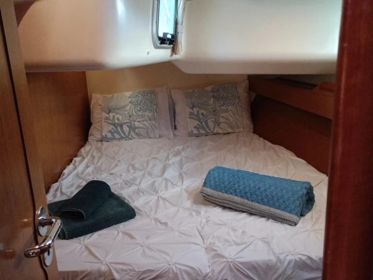 Pronajmout si Jeanneau Sun Odyssey 49 Performance v Roses