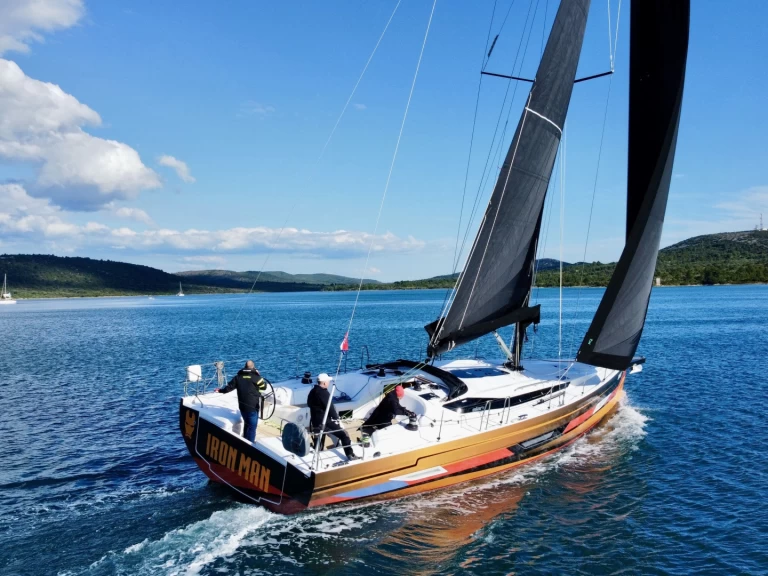 Pronájem lodi Elan Elan E6 v Pirovac na Samboatu