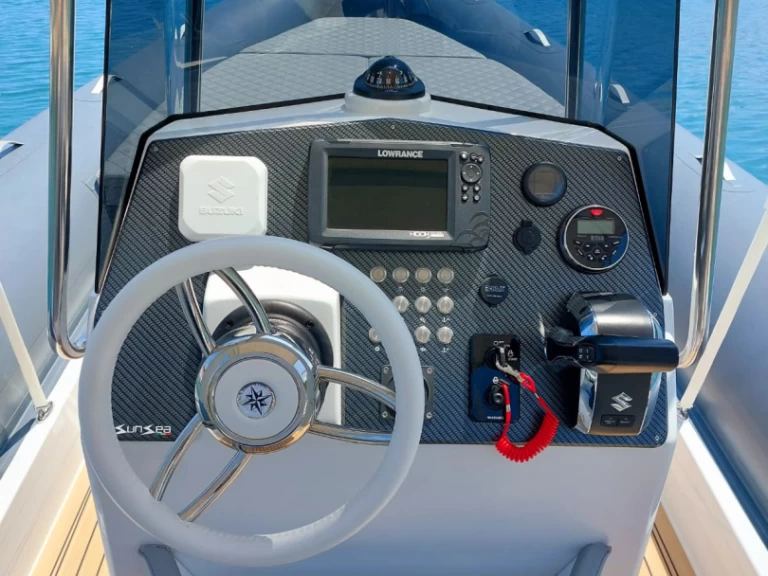 Polotuhá loď k pronájmu v Cefalù za nejlepší cenu