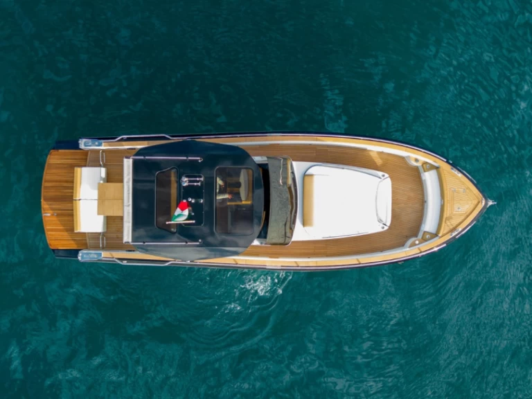 ITALUYRE CLASSIC 38 jednotlivci a charterové společnosti v Positano