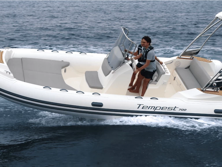 Pronajmout si Capelli Tempest 700 v Antibes