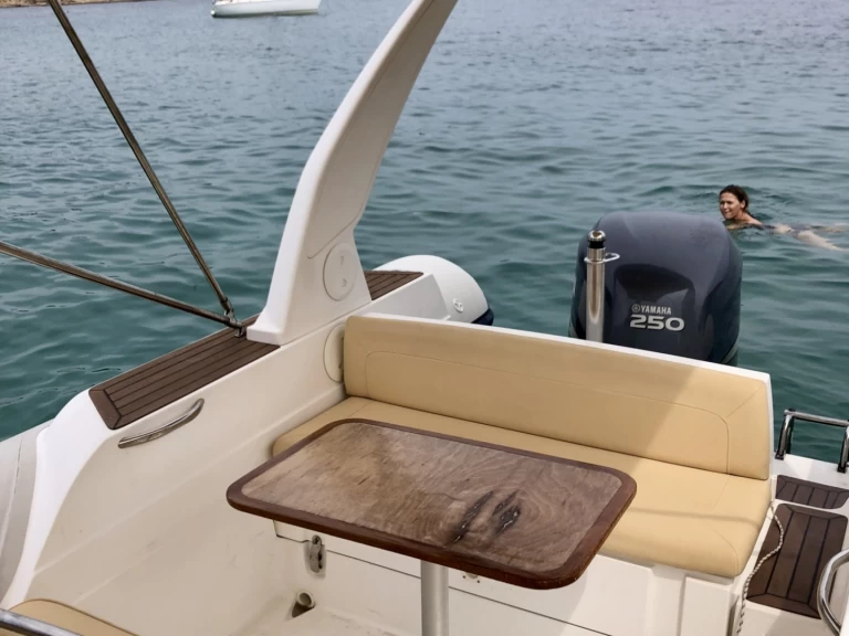 Pronajmout si Capelli Tempest 625 v Fréjus