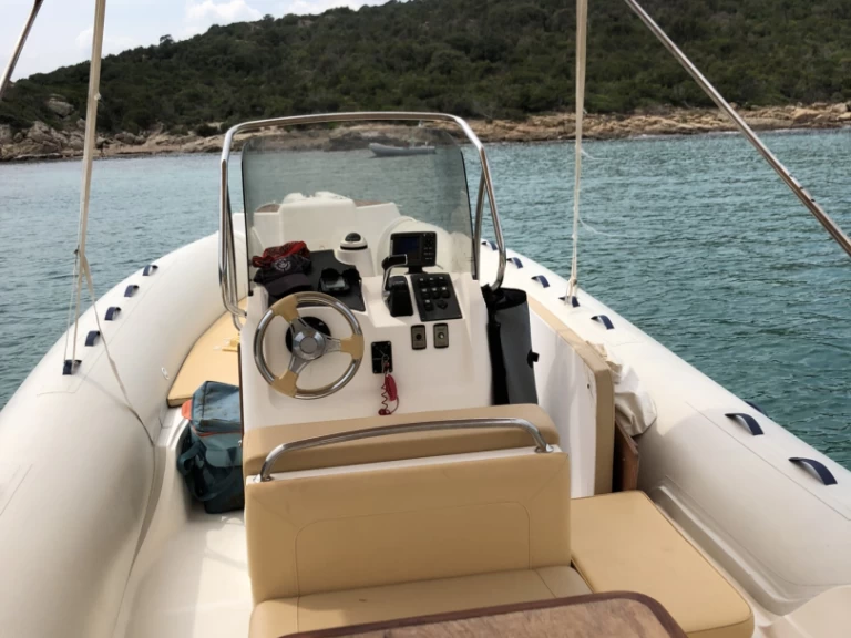 Pronájem Polotuhá loď v Fréjus -Capelli Tempest 625