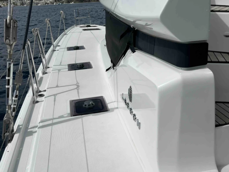 Pronajmout si Lagoon Lagoon 51 v Alimos