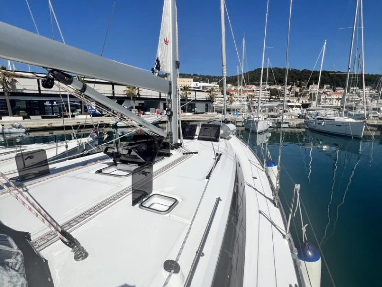 Bavaria Cruiser 46 jednotlivci a charterové společnosti v Split