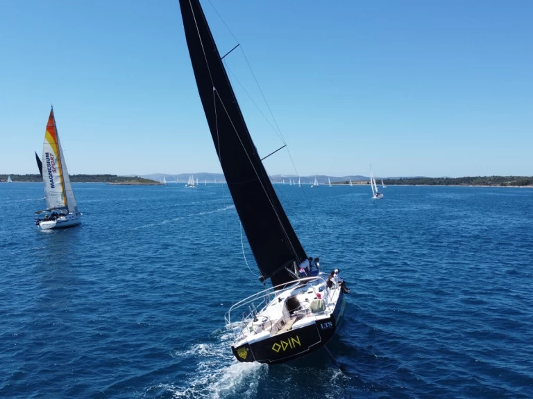 Pronájem lodi Elan Elan E6 v Pirovac na Samboatu