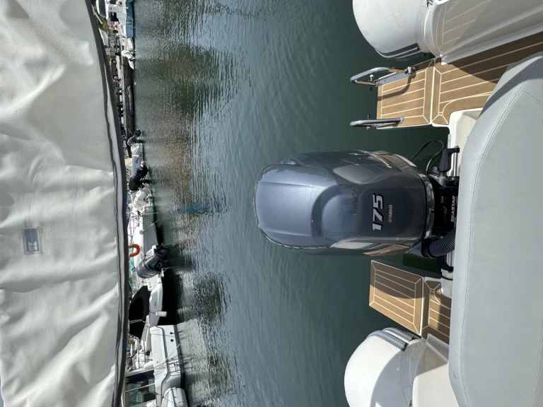 Pronajmout si Capelli Tempest 650 v La Madrague