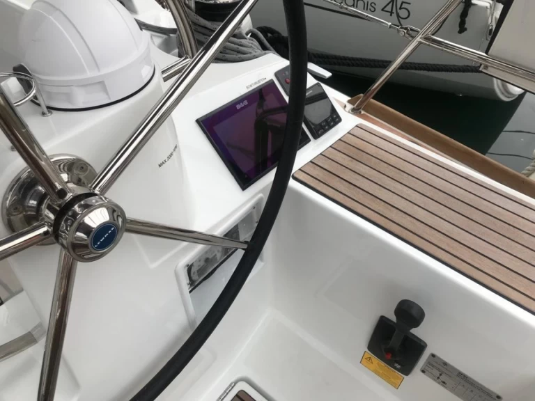 Plachetnice k pronájmu v Santa Cruz de Tenerife za nejlepší cenu