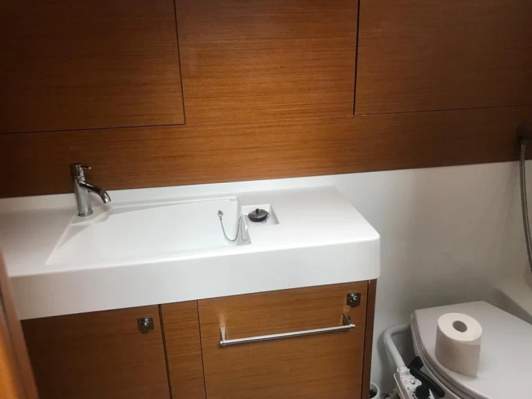 Pronajmout Plachetnice se skipperem či ne Jeanneau v Santa Cruz de Tenerife