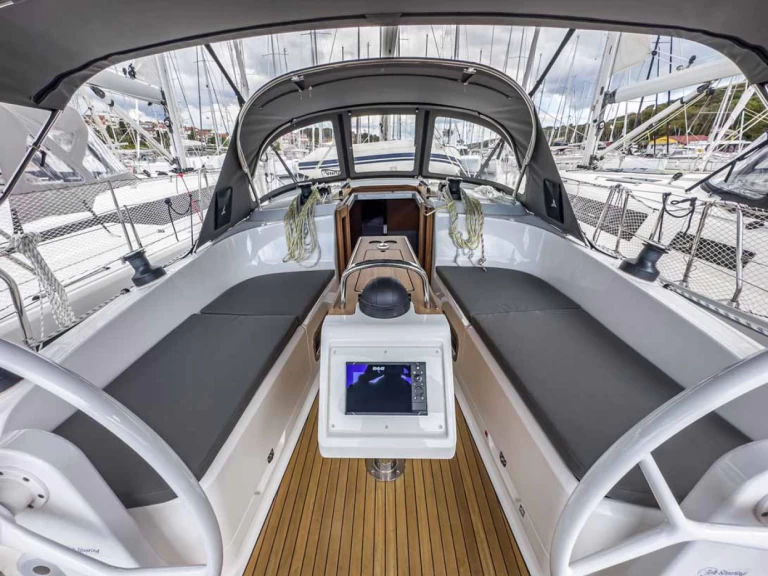 Pronájem lodi Bavaria Cruiser 37 v Pula na Samboatu