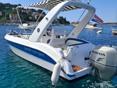 Pronájem lodi Hvar  lákavé ceny 680 Open