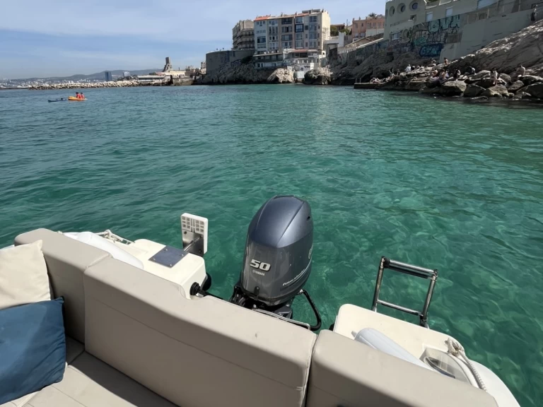 Pronajmout Motorová loď se skipperem či ne B2 Marine v Marseille