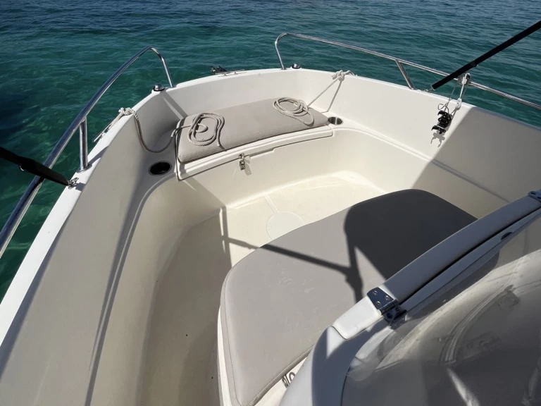 Pronájem Motorová loď B2 Marine s licencí