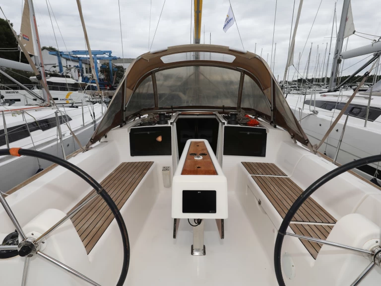 Pronájem lodi Šibenik  lákavé ceny Dufour 350 Grand Large