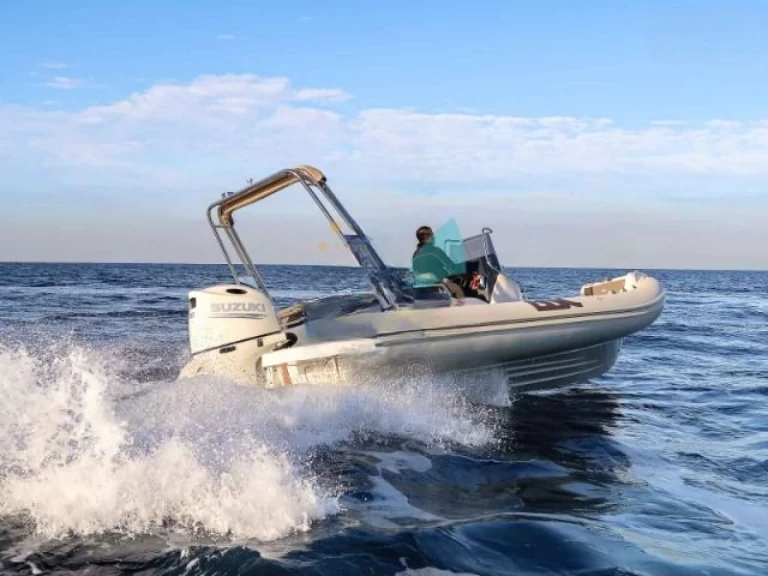 Pronájem lodi Bsc BSC 70 v Cogolin na Samboatu