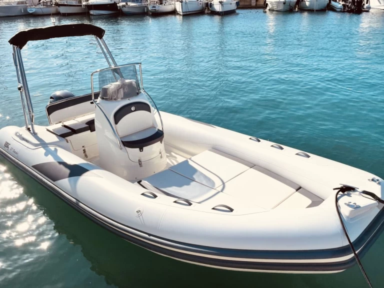 Pronájem lodi Cogolin lákavé ceny BSC 57