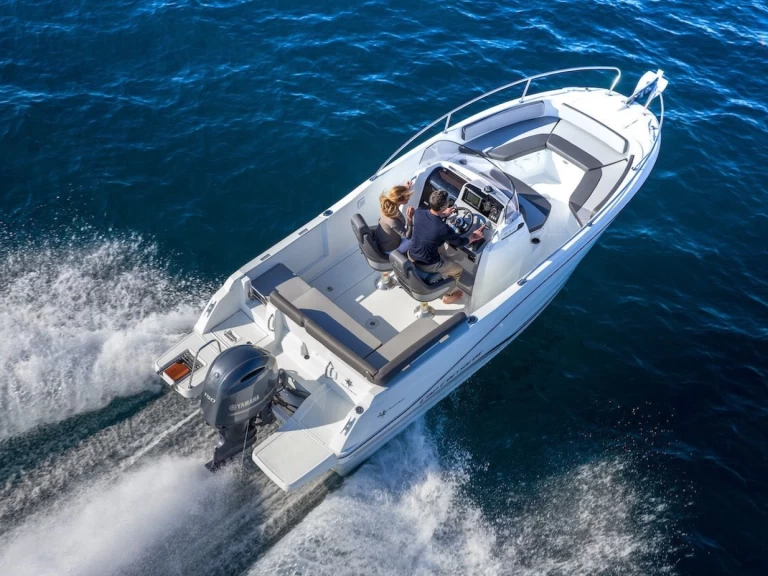 Pronajmout si Jeanneau Cap Camarat 6.5 CC Serie 3 v Cogolin