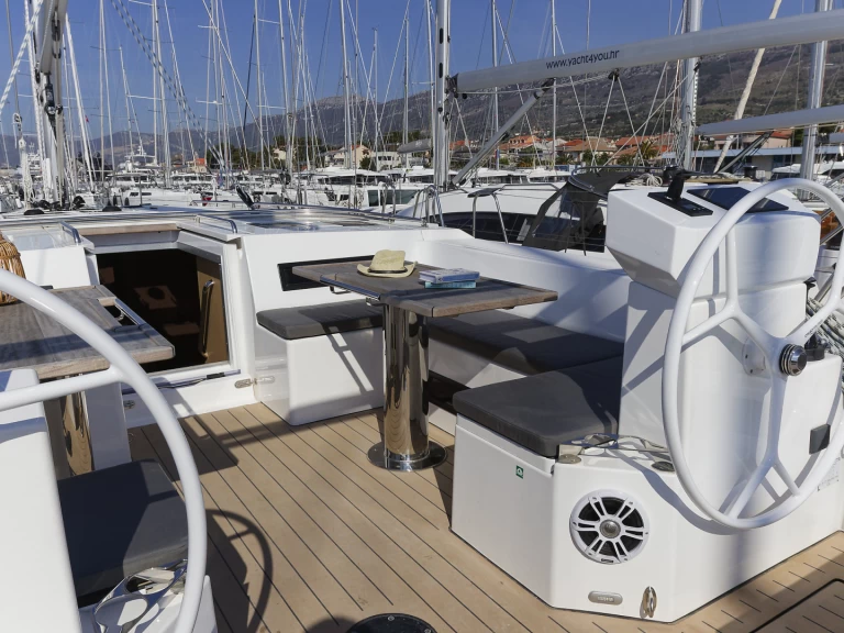 Pronajmout Plachetnice se skipperem či ne Bavaria v Kaštela