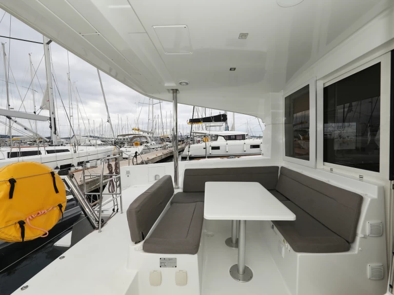 Pronajmout Katamarán se skipperem či ne Lagoon v Biograd Na Moru