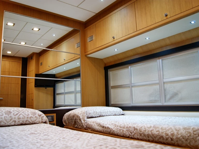 Pronájem Jachta Abacus s licencí