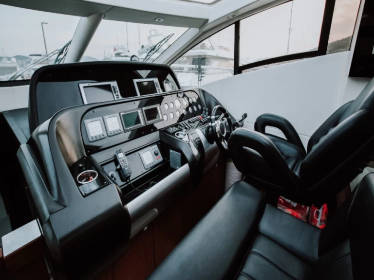 Pronájem Jachta v Donji Seget -Sunseeker Sunseeker Predator 64