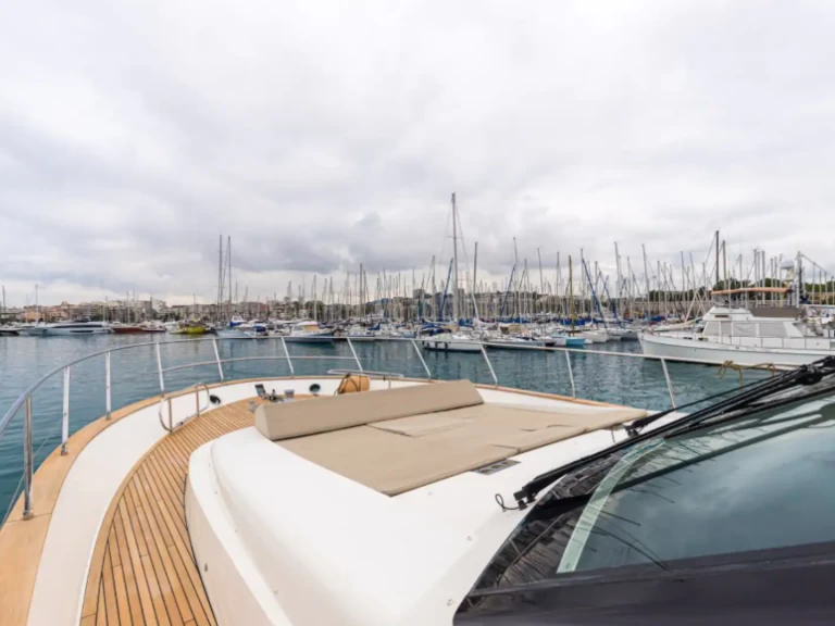 Pronajmout si Guy Couach Guy Couach 2300 v Antibes