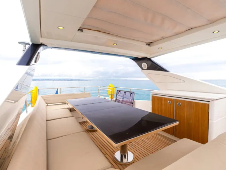 Pronájem lodi Antibes lákavé ceny Guy Couach 2300