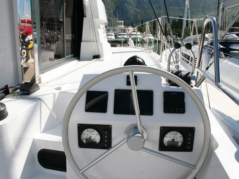 Pronájem Katamarán v Komolac -Bali Bali Catsmart