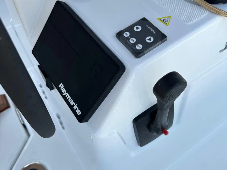 Pronajmout Plachetnice se skipperem či ne Jeanneau v Komolac