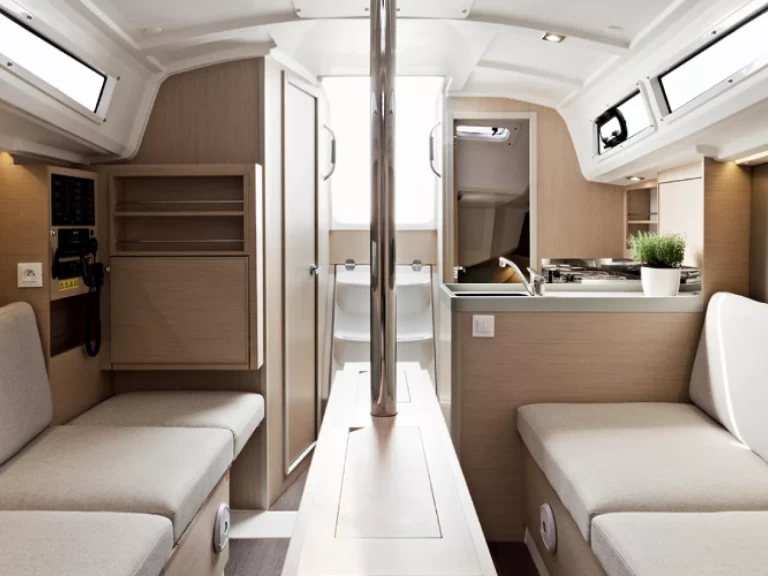 Pronajmout Plachetnice se skipperem či ne Bénéteau v Toulon