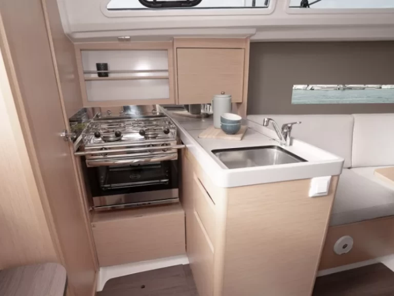 Pronájem Plachetnice Bénéteau s licencí