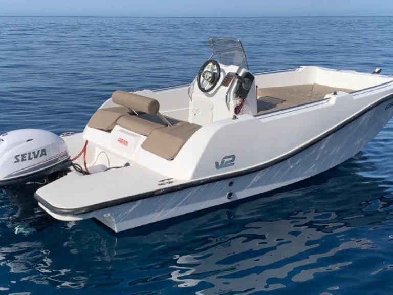 Pronájem Motorová loď V2 BOATS s licencí