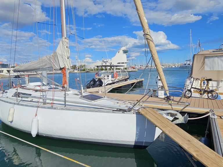 Pronájem lodi Port-Camargue lákavé ceny First 30