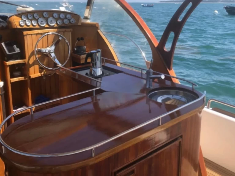 Beacher V12 jednotlivci a charterové společnosti v Arcachon