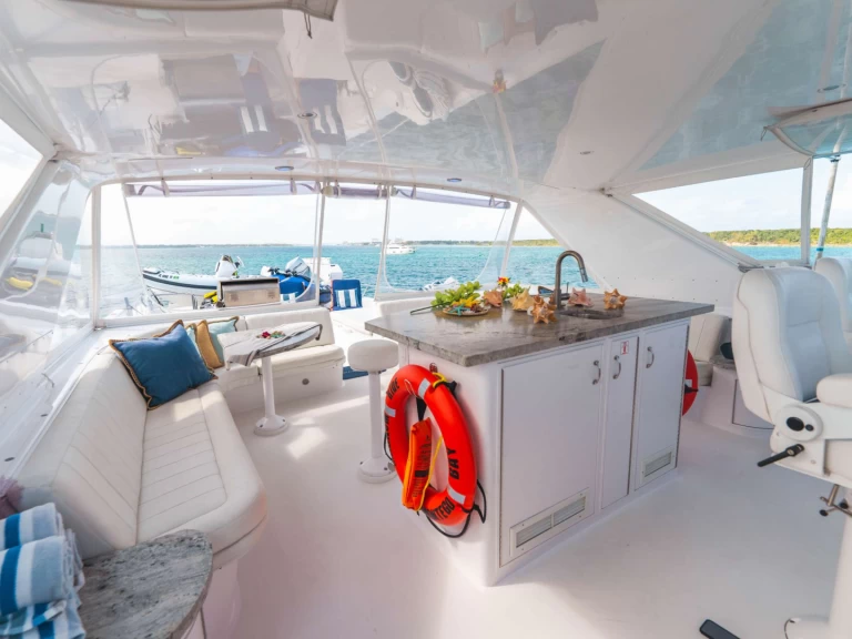 Hatteras Magnum Ride jednotlivci a charterové společnosti v Nassau